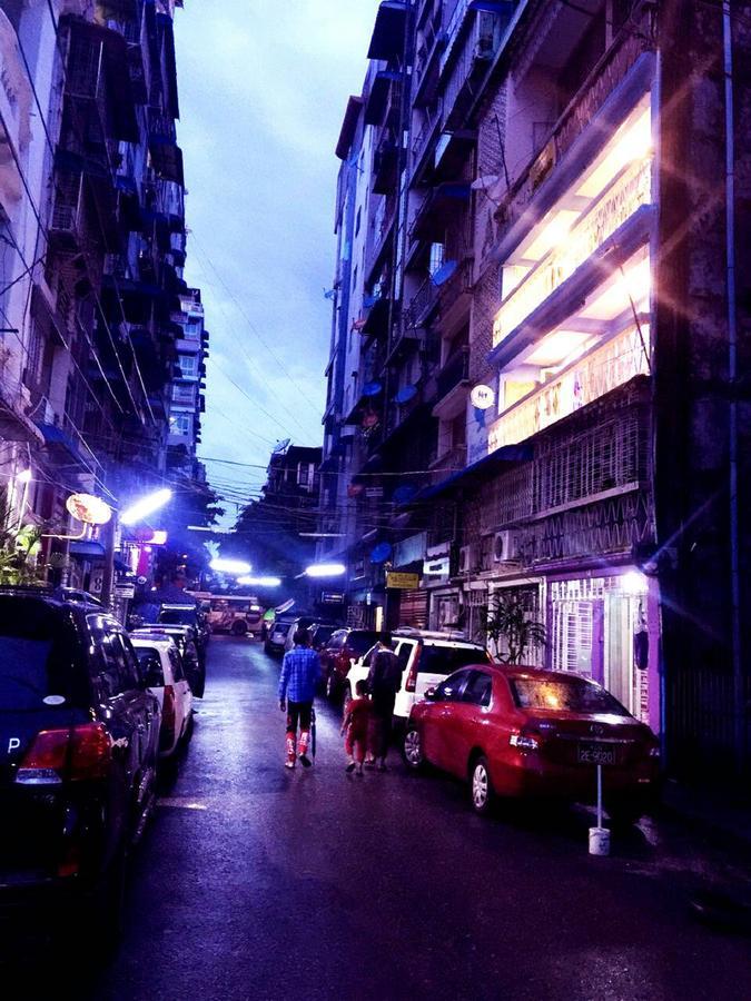 Htinn Yue Tann Hostel Rangum Exterior foto