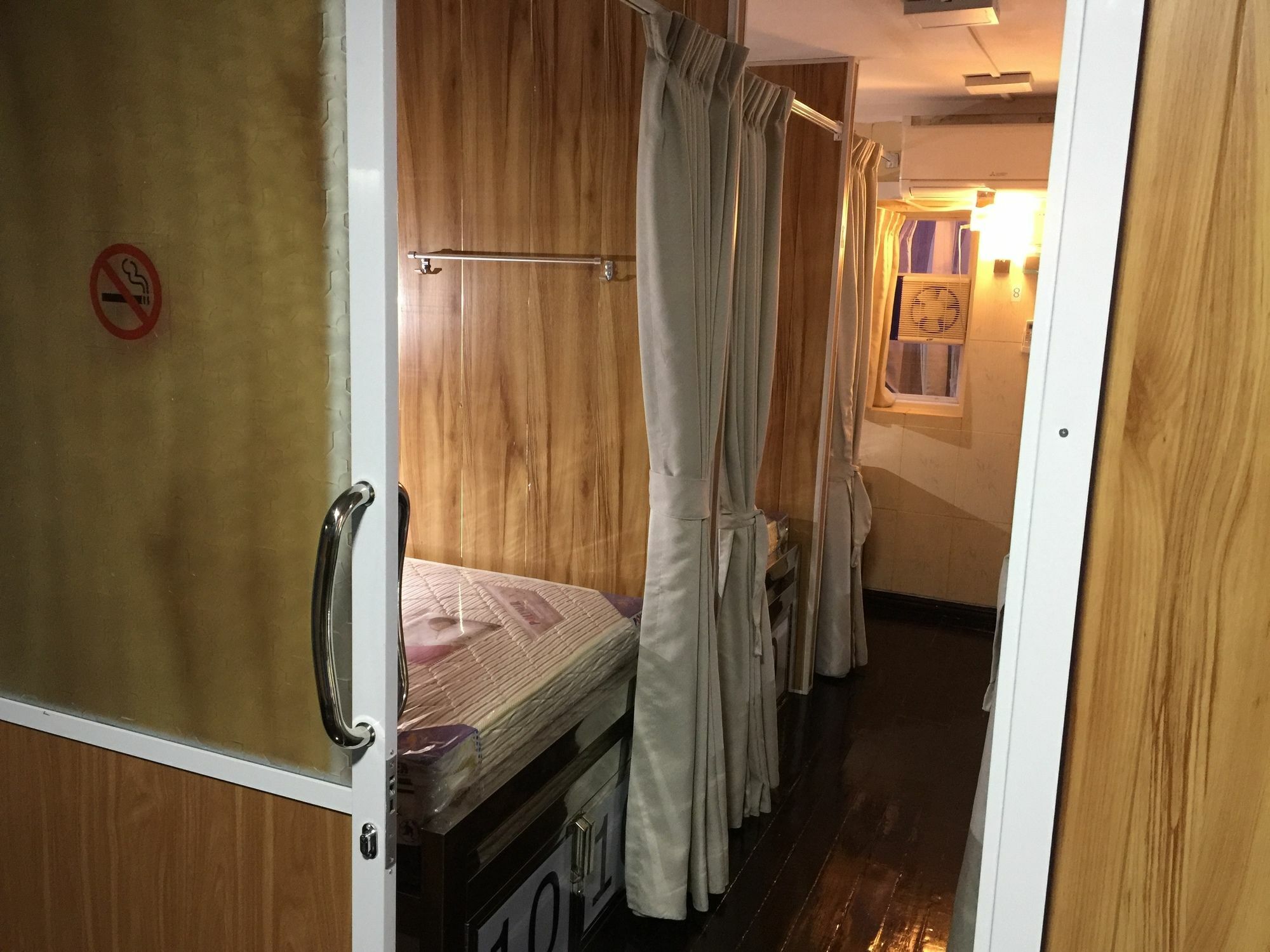 Htinn Yue Tann Hostel Rangum Exterior foto